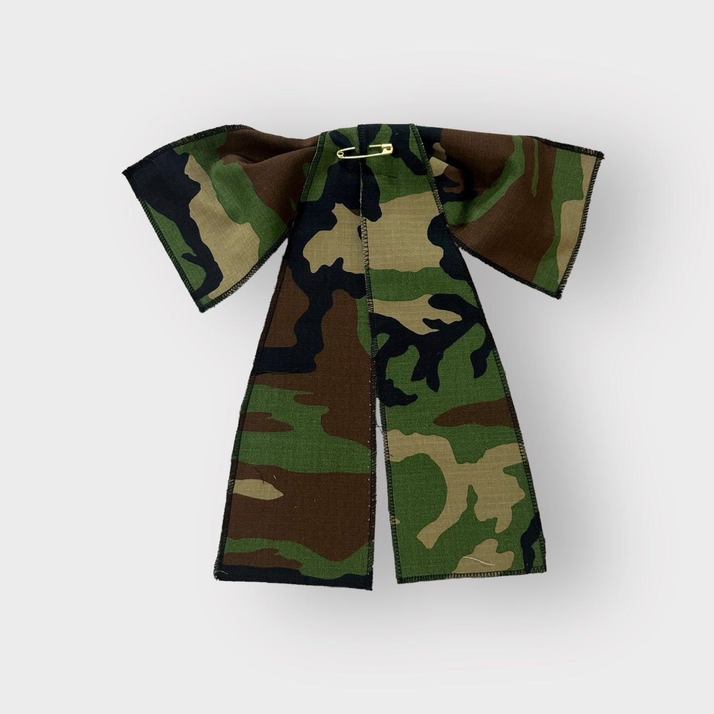 Oversized Camo Ribbon/Bow Brooch